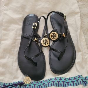 SOoooooooldTory burch sandals / selling without the bag.